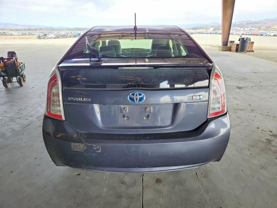 Photo 6 from auction – 2015 TOYOTA PRIUS with VIN JTDKN3DUXF1987735