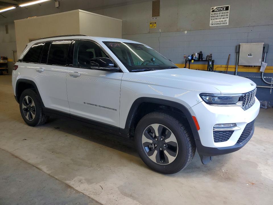 Снимка 4 от търг – 2024 JEEP GRAND CHEROKEE с VIN 1C4RJYB6XRC721250