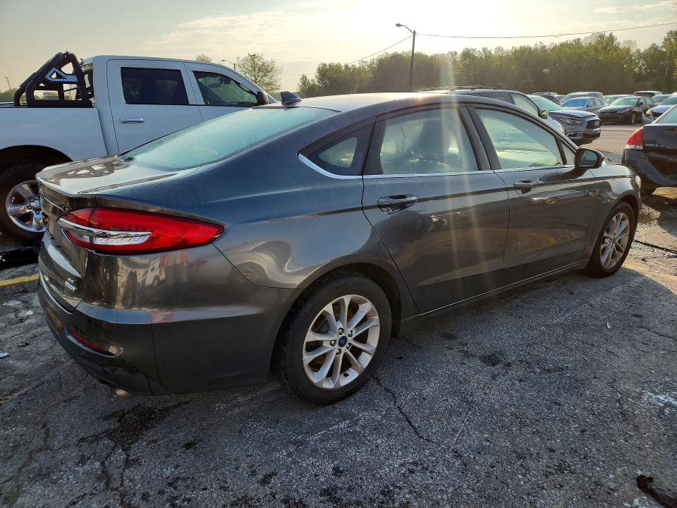 Zdjęcie 3 z aukcji – 2020 FORD FUSION z VIN 3FA6P0HDXLR135154