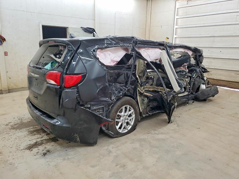 Photo 3 from auction – 2022 CHRYSLER VOYAGER with VIN 2C4RC1CG5NR225203