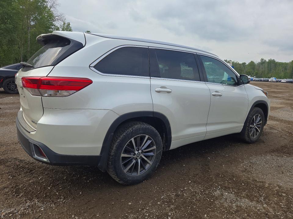 Photo 3 from auction – 2017 TOYOTA HIGHLANDER with VIN 5TDJZRFH6HS508235
