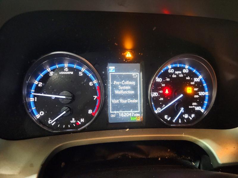 Снимка 9 от търг – 2018 TOYOTA RAV4 с VIN 2T3WFREV7JW424452