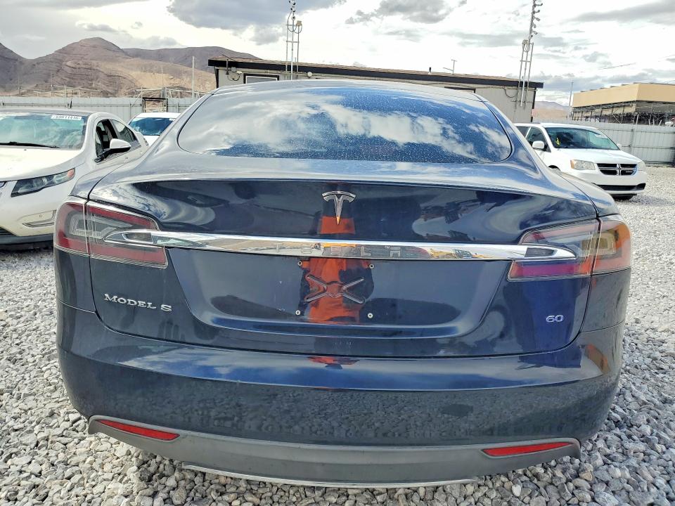 Фото 6 с аукциона – 2014 TESLA MODEL S с VIN 5YJSA1S11EFP49948