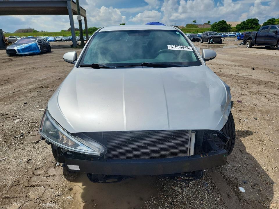 Photo 5 from auction – 2019 HYUNDAI ELANTRA with VIN 5NPD74LF4KH472552