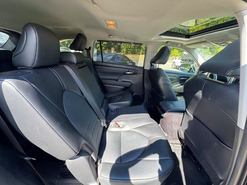 Photo 6 from auction – 2022 TOYOTA HIGHLANDER with VIN 5TDGZRBHXNS249793