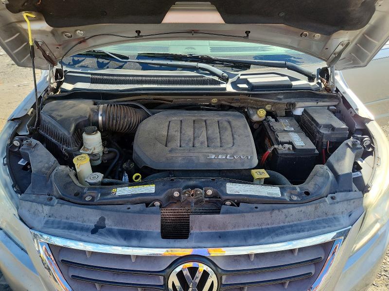 Photo 12 from auction – 2011 VOLKSWAGEN ROUTAN with VIN 2V4RW4DG8BR642338