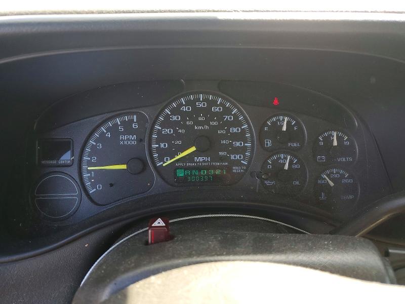Photo 9 from auction – 2000 CHEVROLET SUBURBAN with VIN 3GNFK16T0YG139443