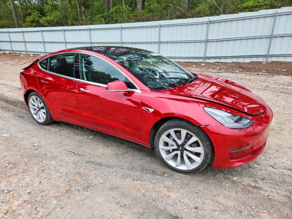 Foto 4 de la subasta – 2018 TESLA MODEL 3 con VIN 5YJ3E1EA0JF018023