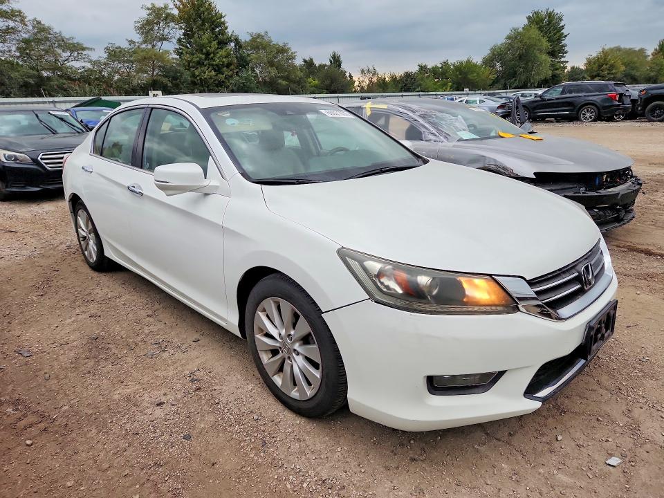 Photo 4 from auction – 2015 HONDA ACCORD with VIN 1HGCR2F82FA103288