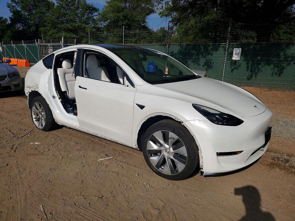Снимка 4 от търг – 2023 TESLA MODEL Y с VIN 7SAYGDEE5PF639466