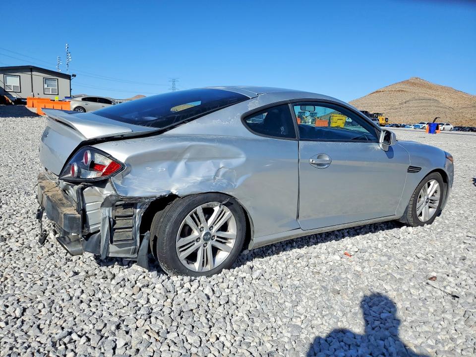 Photo 3 from auction – 2008 HYUNDAI TIBURON with VIN KMHHM66D08U292365