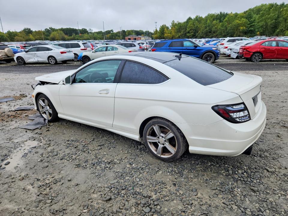 Снимка 2 от търг – 2013 MERCEDES-BENZ C с VIN WDDGJ4HB7DF999461