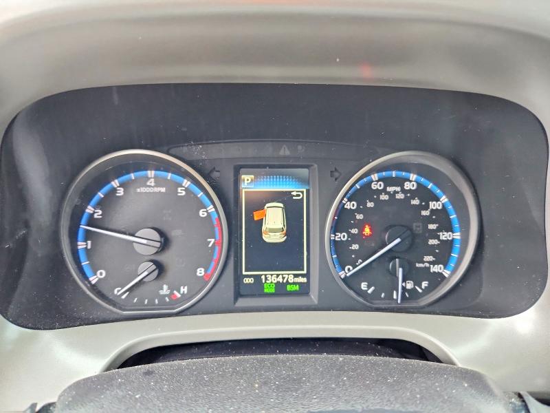 Photo 9 from auction – 2018 TOYOTA RAV4 with VIN 2T3RFREV3JW801050