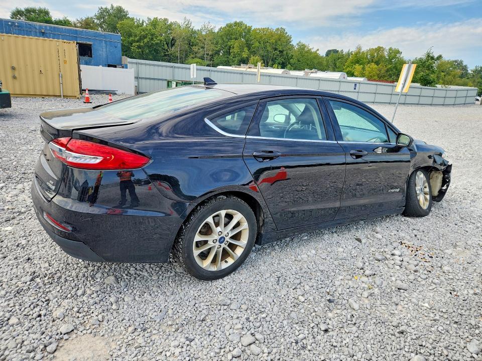 Photo 3 from auction – 2019 FORD FUSION with VIN 3FA6P0LU9KR281891