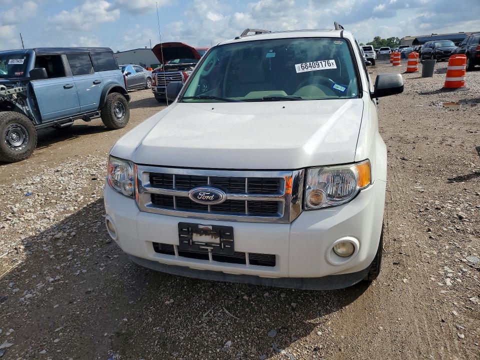 Photo 5 from auction – 2011 FORD ESCAPE with VIN 1FMCU0D79BKA77946