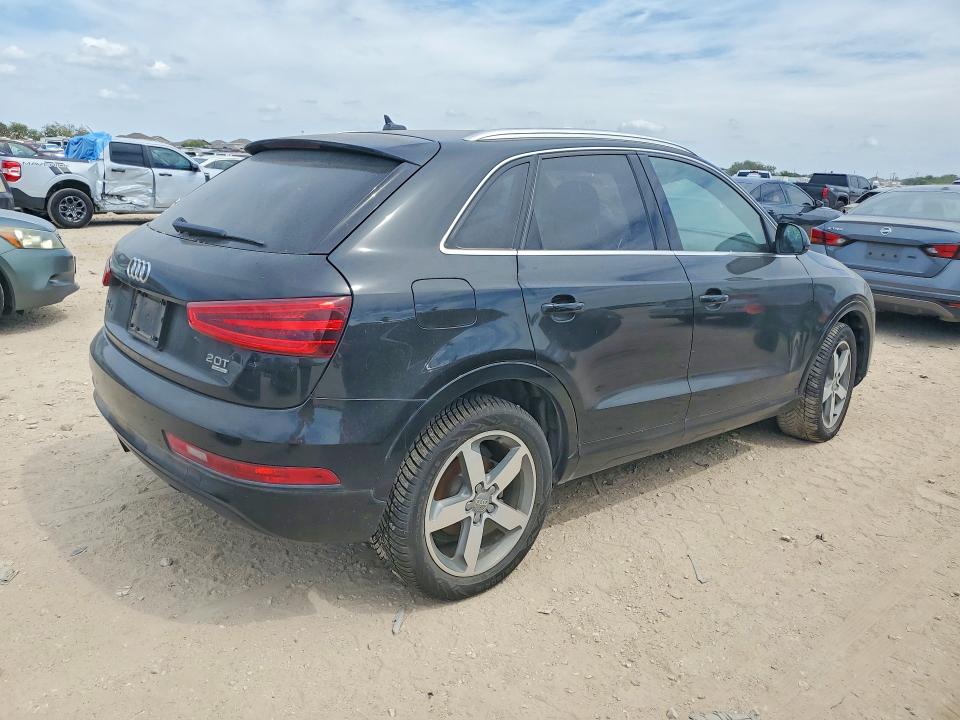 Foto 3 de la subasta – 2015 AUDI Q3 con VIN WA1EFCFS1FR011618