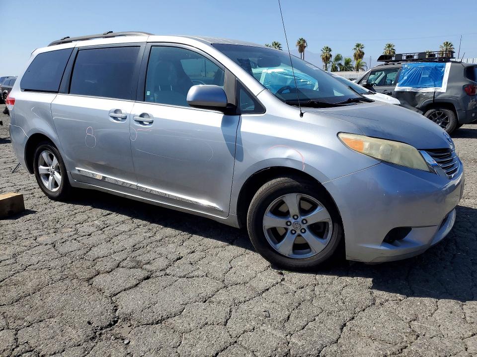 Photo 4 from auction – 2012 TOYOTA SIENNA with VIN 5TDKK3DC4CS251081