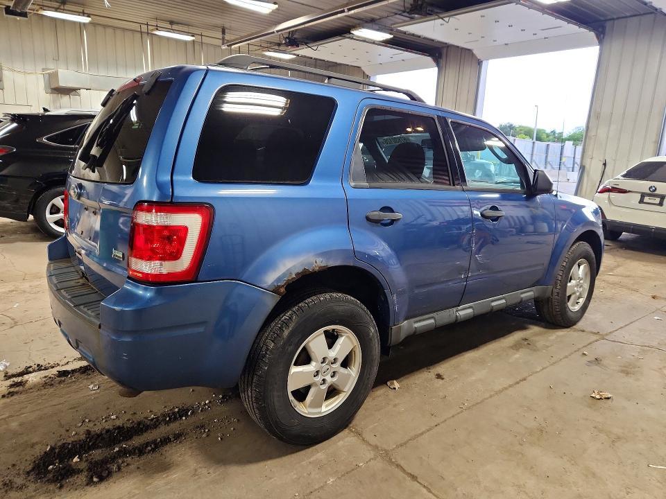 Photo 3 from auction – 2010 FORD ESCAPE with VIN 1FMCU0DG7AKA02810