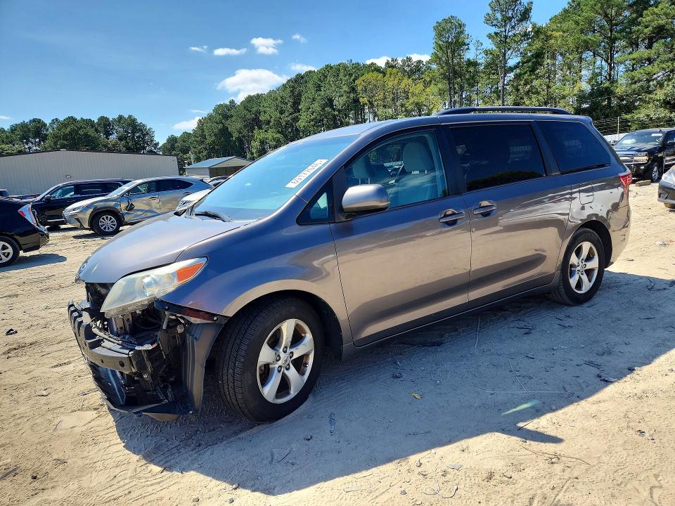 TOYOTA SIENNA 2016 with VIN 5TDKK3DCXGS736492 - Photo from auction