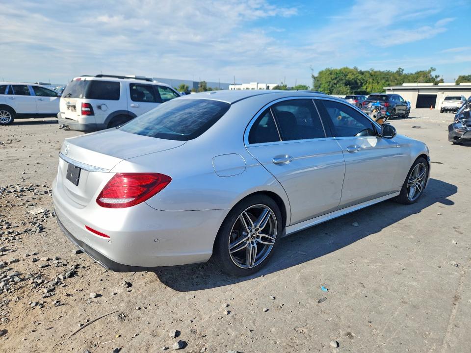 Photo 3 from auction – 2018 MERCEDES-BENZ E with VIN WDDZF4JB3JA443855
