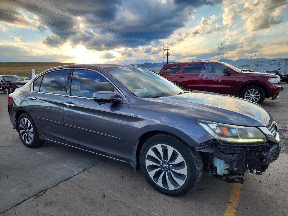 Photo 4 from auction – 2014 HONDA ACCORD with VIN 1HGCR6F52EA001338