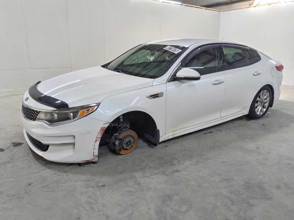 KIA OPTIMA 2017 with VIN 5XXGU4L30HG178260 - Photo from auction