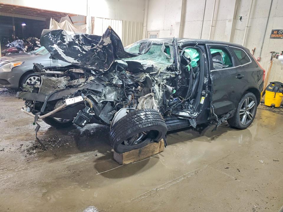 VOLVO XC60 2018 with VIN LYVA22RK0JB074005 - Photo from auction