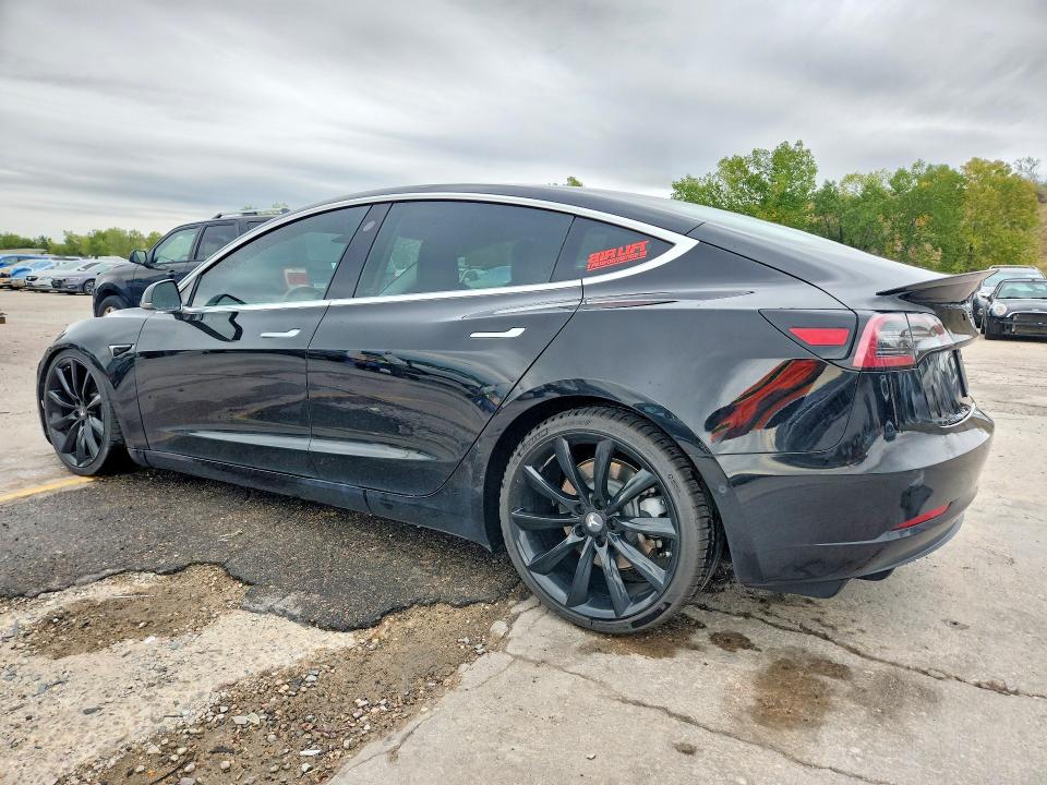 Фото 2 с аукциона – 2019 TESLA MODEL 3 с VIN 5YJ3E1EB0KF384770