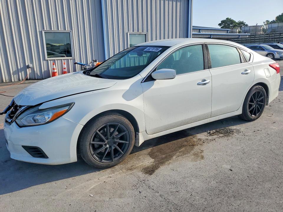 NISSAN ALTIMA 2017 с VIN 1N4AL3AP1HC487637 - Снимка от търг