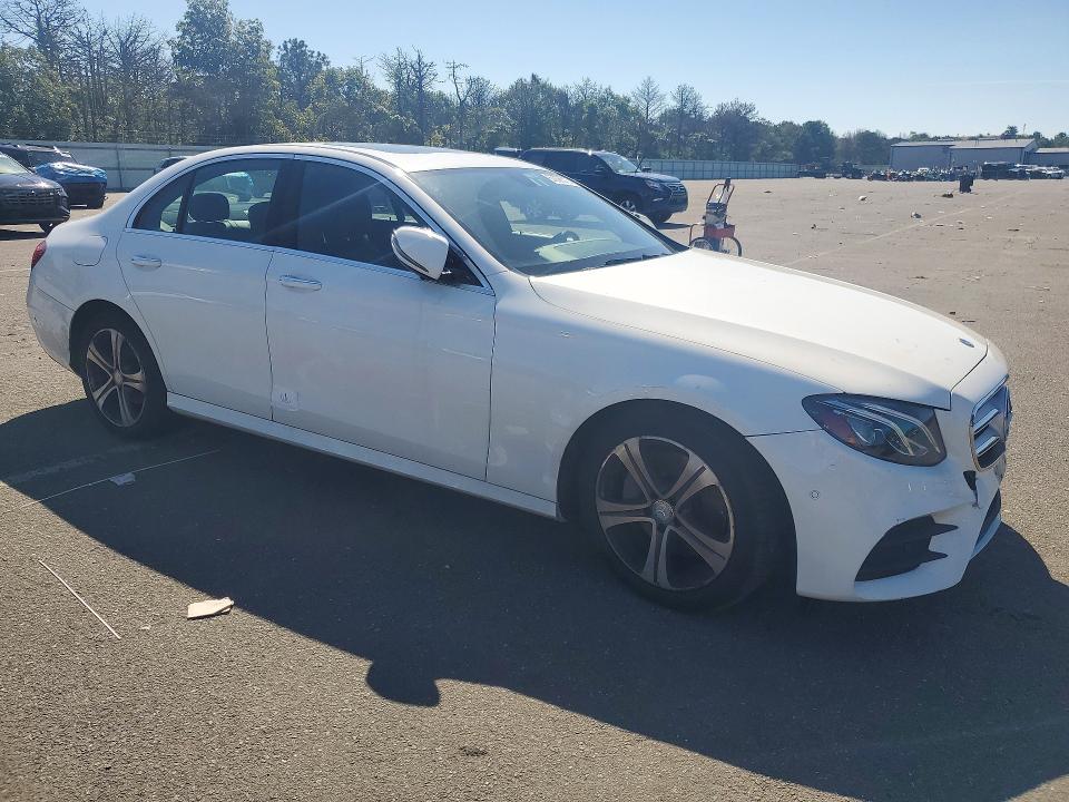 Photo 4 from auction – 2017 MERCEDES-BENZ E with VIN WDDZF4KB3HA149901