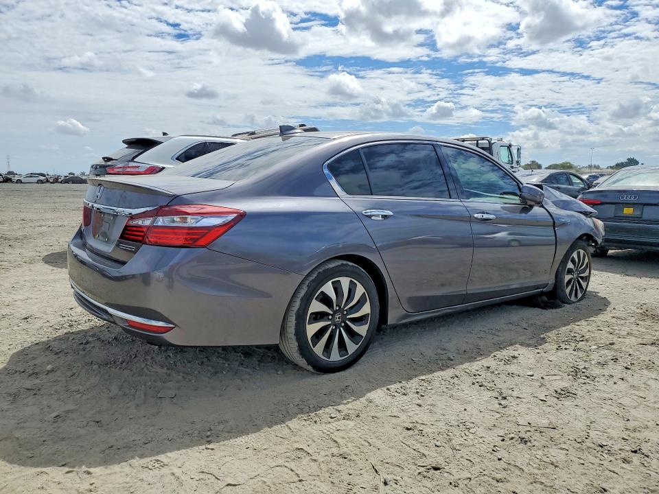Photo 3 from auction – 2017 HONDA ACCORD with VIN JHMCR6F52HC012488