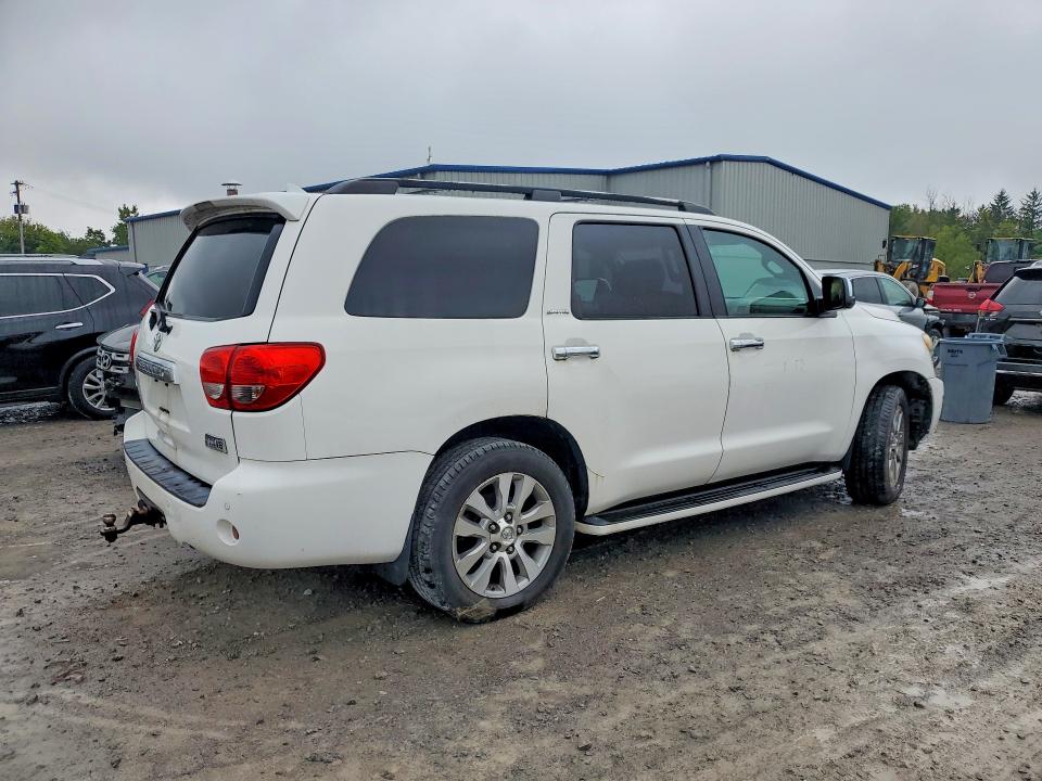 Photo 3 from auction – 2011 TOYOTA SEQUOIA with VIN 5TDJY5G15BS050434
