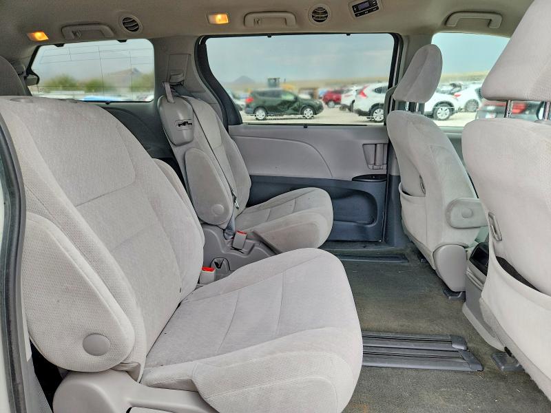 Снимка 11 от търг – 2015 TOYOTA SIENNA с VIN 5TDKK3DC3FS621229
