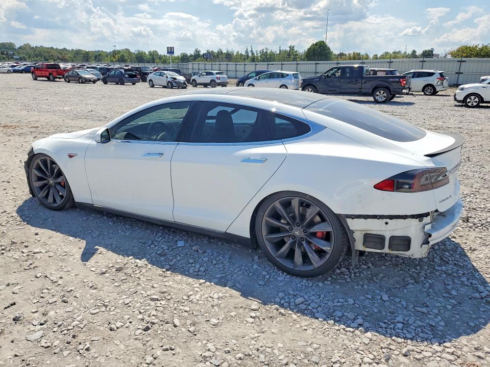 Foto 2 de la subasta – 2015 TESLA MODEL S con VIN 5YJSA1H22FFP74956