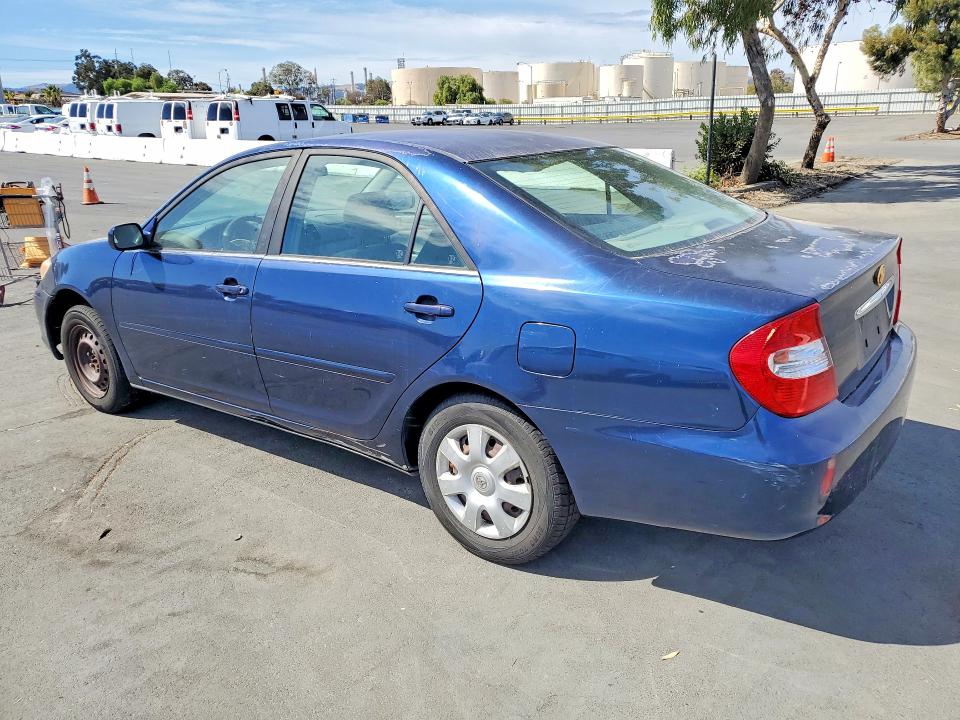 Zdjęcie 2 z aukcji – 2002 TOYOTA CAMRY z VIN JTDBE32K020096063