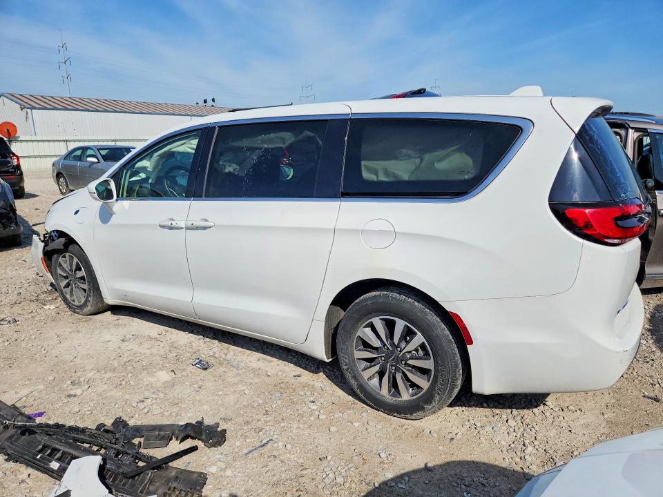 Photo 2 from auction – 2022 CHRYSLER PACIFICA with VIN 2C4RC1L72NR139525