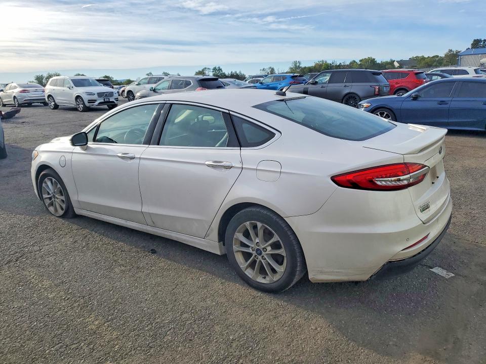 Zdjęcie 2 z aukcji – 2019 FORD FUSION z VIN 3FA6P0SU2KR192763