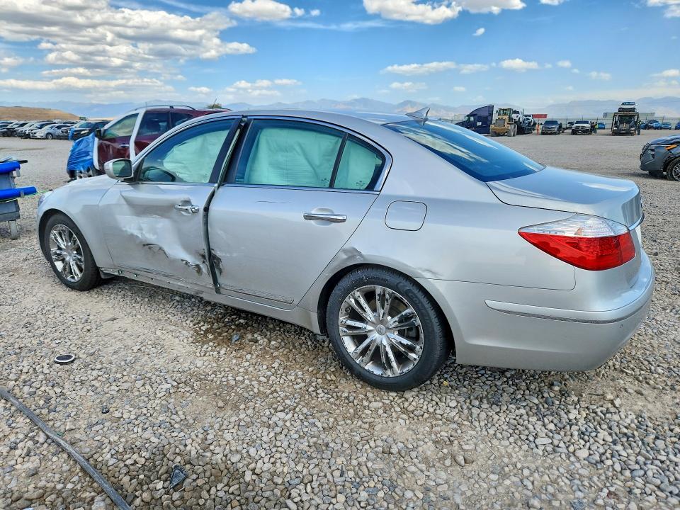 Photo 2 from auction – 2009 HYUNDAI GENESIS with VIN KMHGC46F09U032330