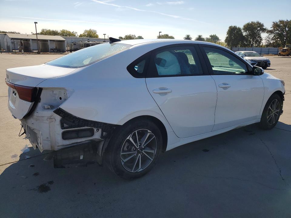 Photo 3 from auction – 2023 KIA FORTE with VIN 3KPF24AD0PE600208