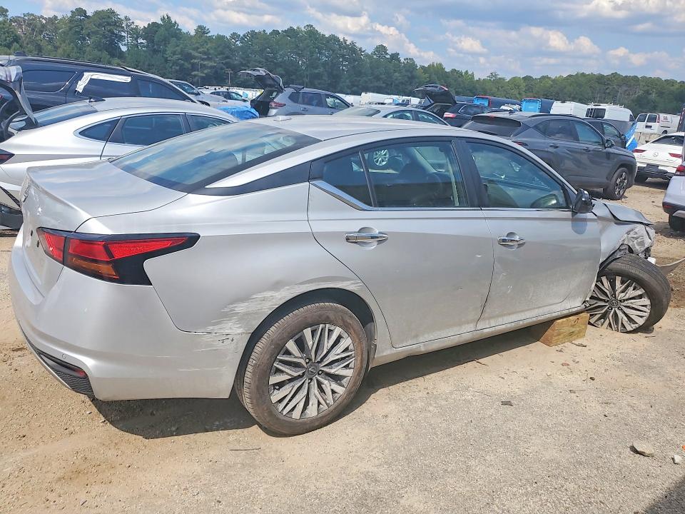 Photo 3 from auction – 2025 NISSAN ALTIMA with VIN 1N4BL4DV0SN409401