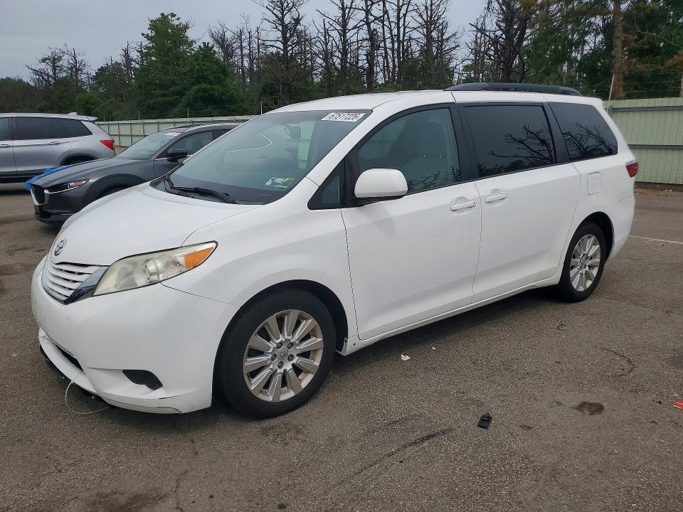 TOYOTA SIENNA 2015 with VIN 5TDJK3DC6FS100761 - Photo from auction