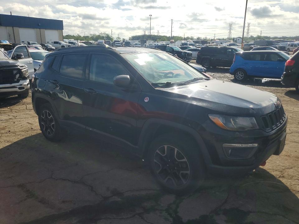 Снимка 4 от търг – 2019 JEEP COMPASS с VIN 3C4NJDDB5KT665410