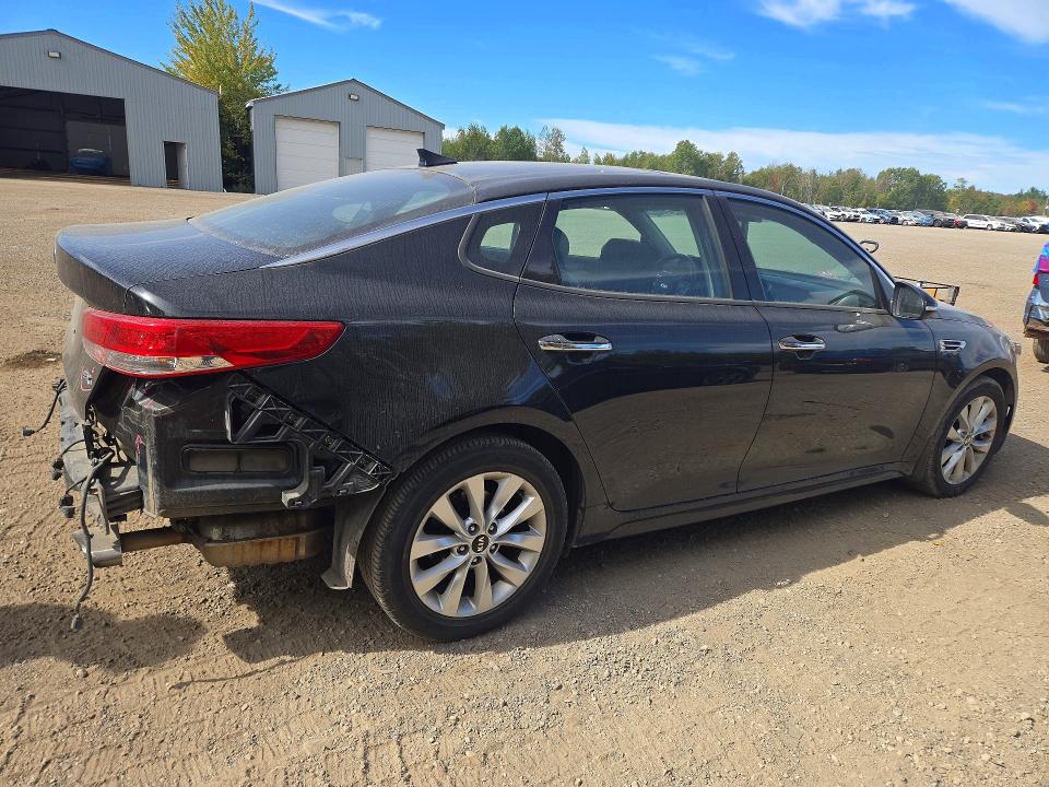 Photo 3 from auction – 2017 KIA OPTIMA with VIN 5XXGU4L35HG174382