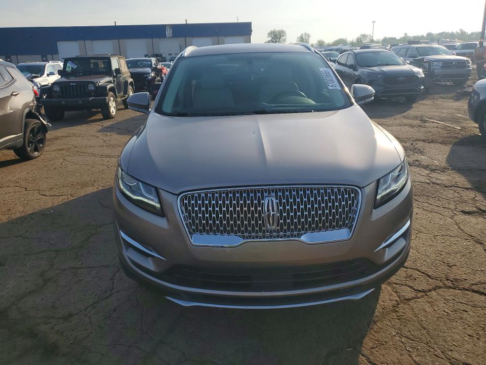 Снимка 5 от търг – 2019 LINCOLN MKC с VIN 5LMCJ2C97KUL09890