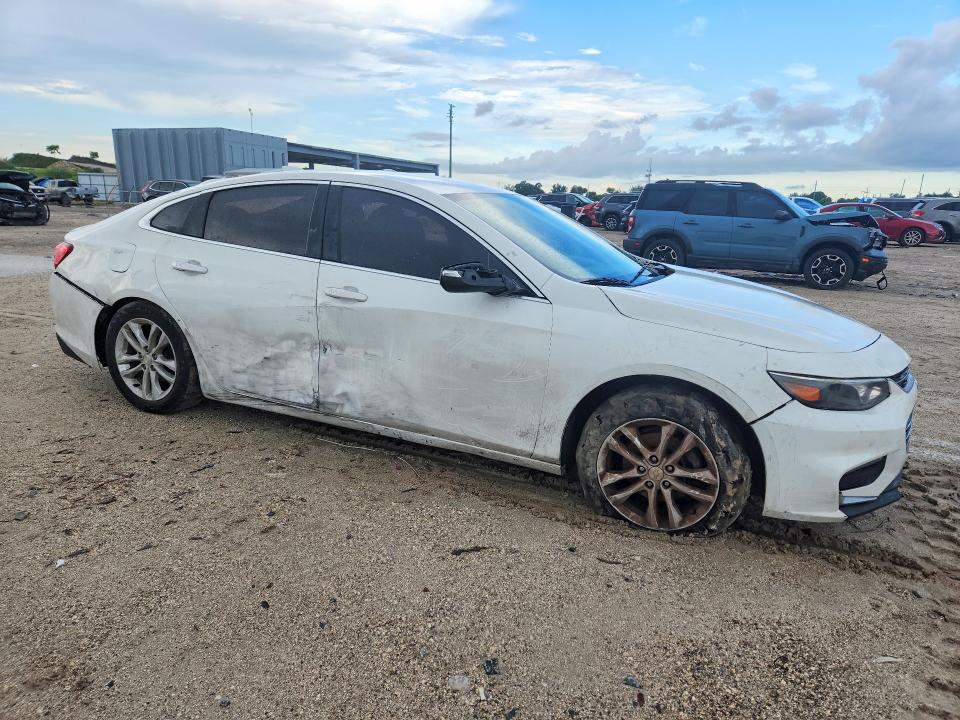 Photo 4 from auction – 2018 CHEVROLET MALIBU with VIN 1G1ZD5ST9JF209390