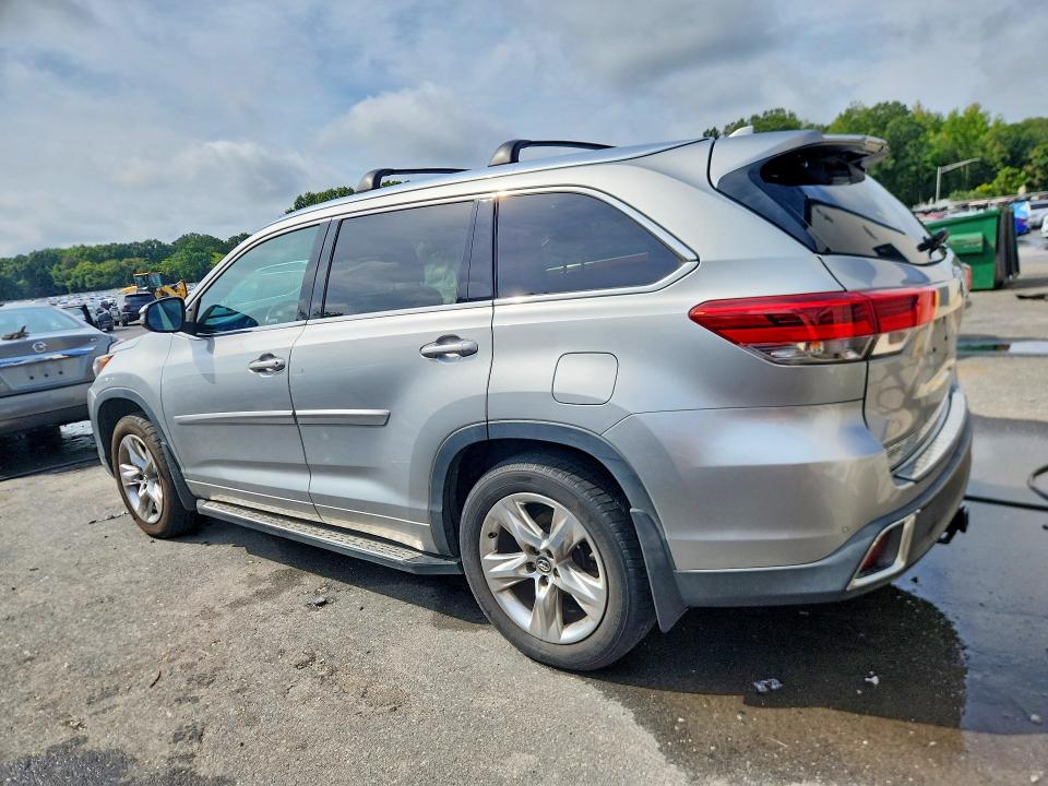 Photo 2 from auction – 2017 TOYOTA HIGHLANDER with VIN 5TDDZRFH6HS370791