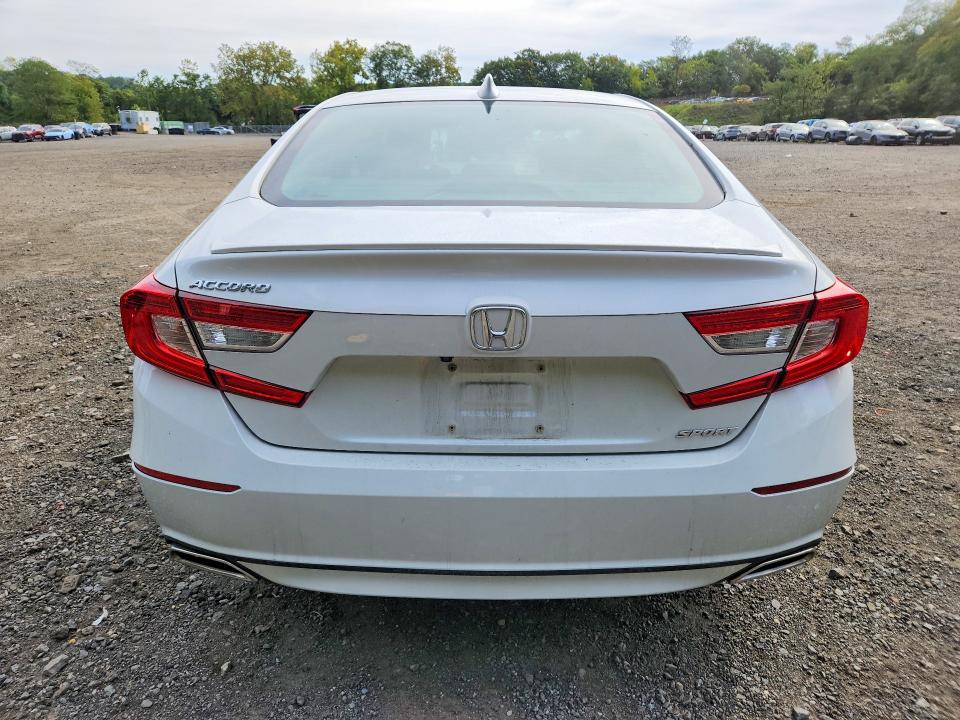 Снимка 6 от търг – 2018 HONDA ACCORD с VIN 1HGCV1F36JA262379