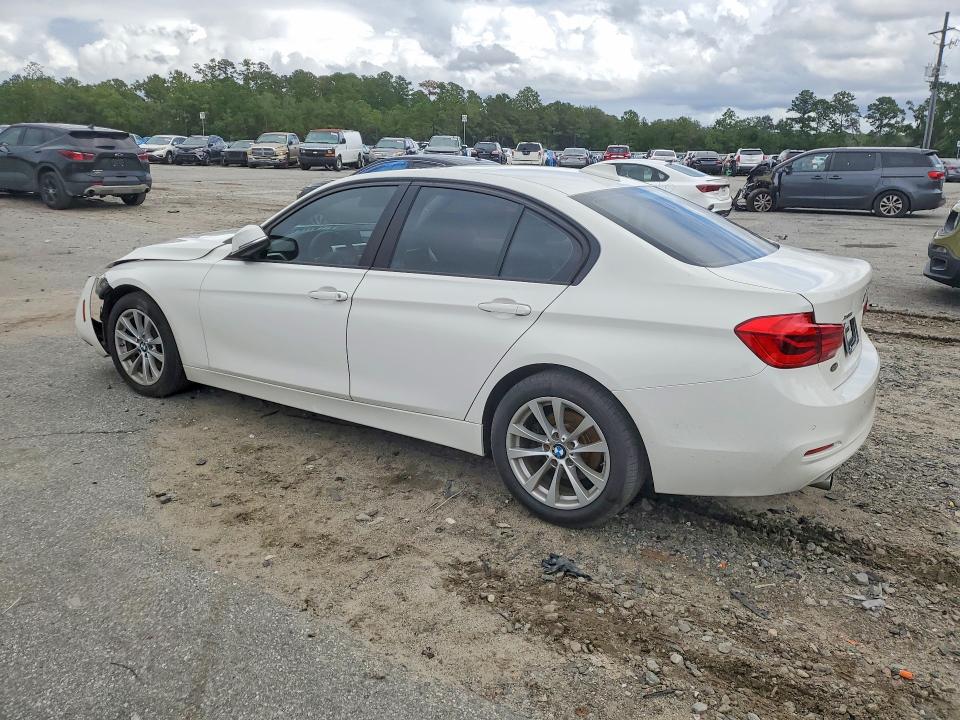 صورة رقم 2 من المزاد - 2018 BMW 320 مع VIN WBA8E5G55JNU48013