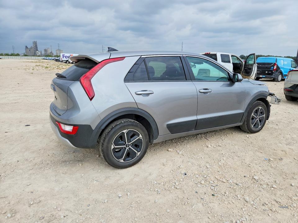 Photo 3 from auction – 2026 KIA NIRO with VIN KNDCP3LE2T5358645
