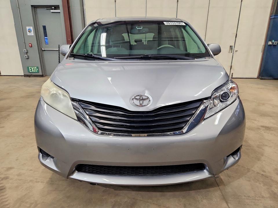Photo 5 from auction – 2011 TOYOTA SIENNA with VIN 5TDKK3DC8BS086179